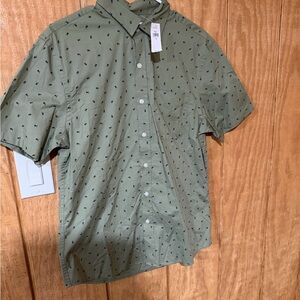 Old Navy Men's Green Patterned Button-Up Shirt